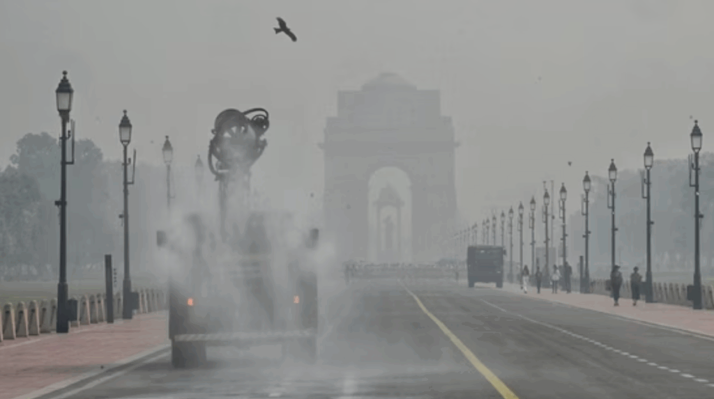 Delhi में घुट रहा लोगों का दम, AQI 400 पार, सरकार 29 अक्टूबर को कराएगी कृत्रिम बारिश