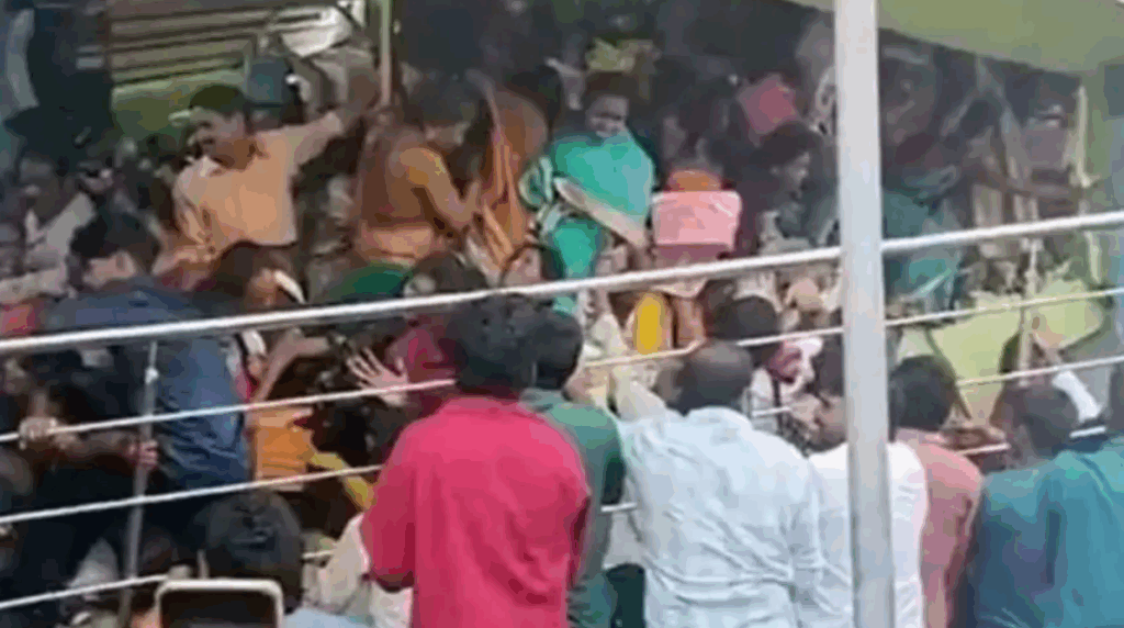 श्रीकाकुलम में एकादशी पर मचा हाहाकार, वेंकटेश्वर मंदिर में भगदड़ से 9 की मौत